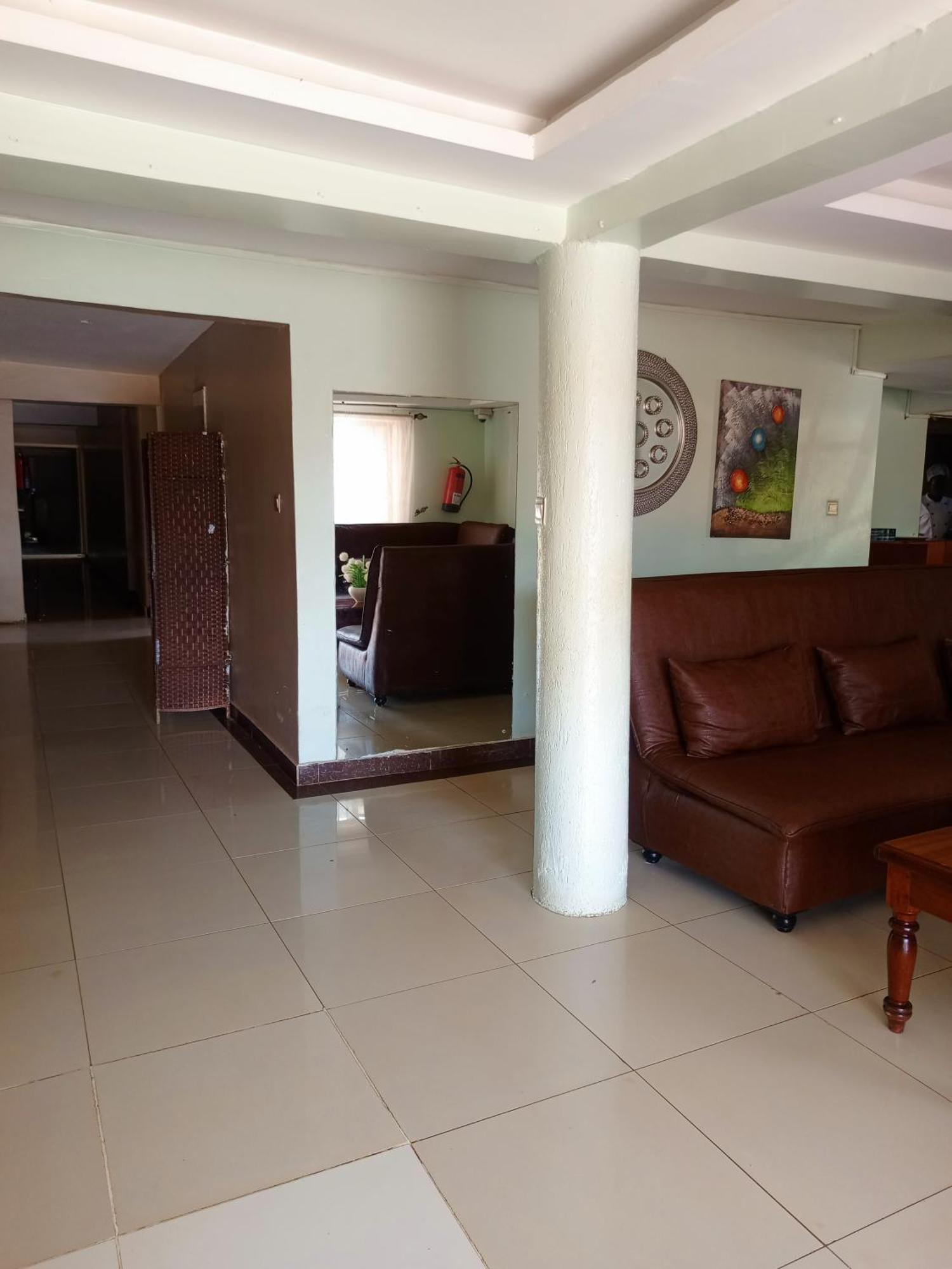 Savannah Paradise Hotel Makindu Bagian luar foto