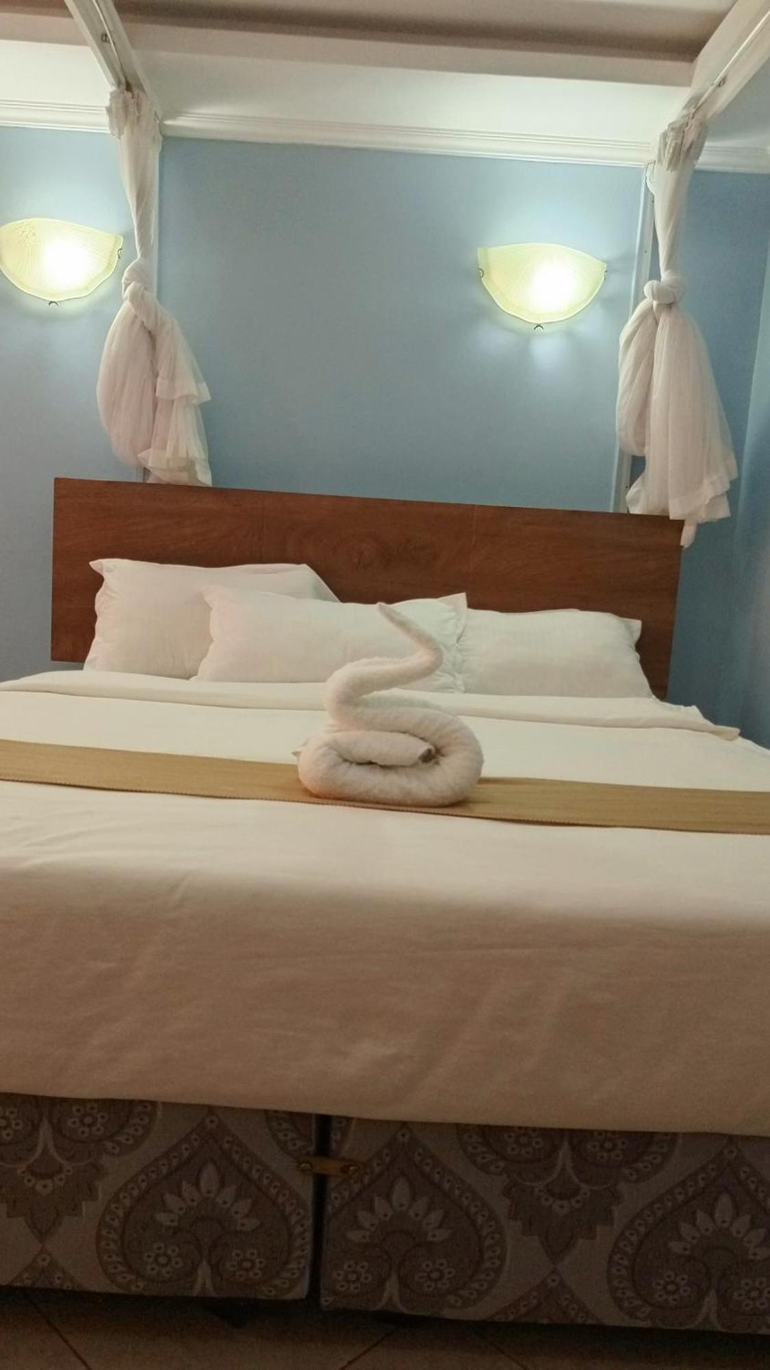 Savannah Paradise Hotel Makindu Bagian luar foto