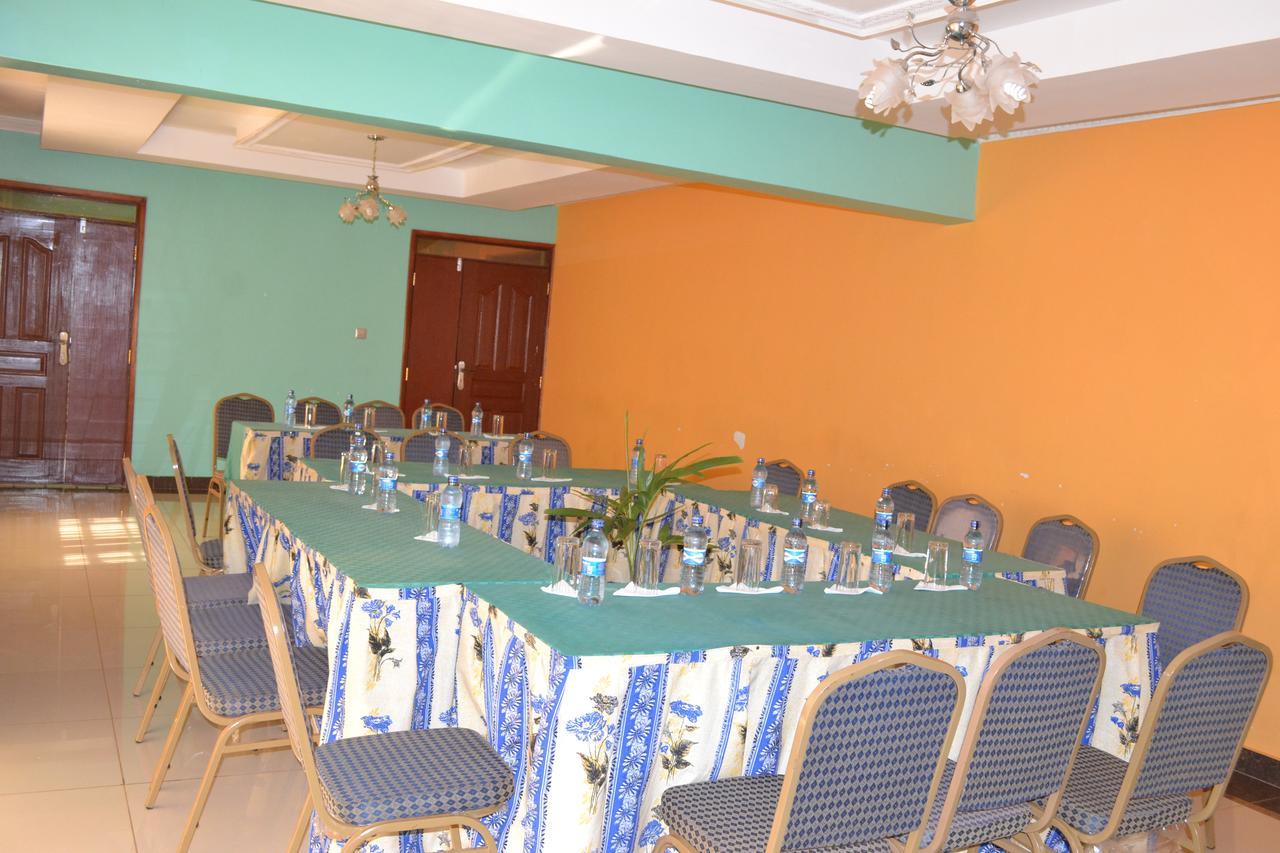 Savannah Paradise Hotel Makindu Bagian luar foto
